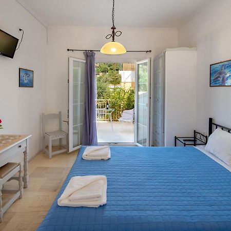 Soustas Apartments Longós Екстериор снимка