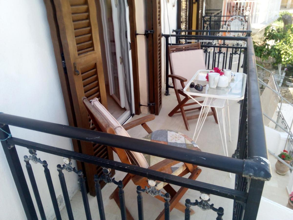 Soustas Apartments Longós Екстериор снимка