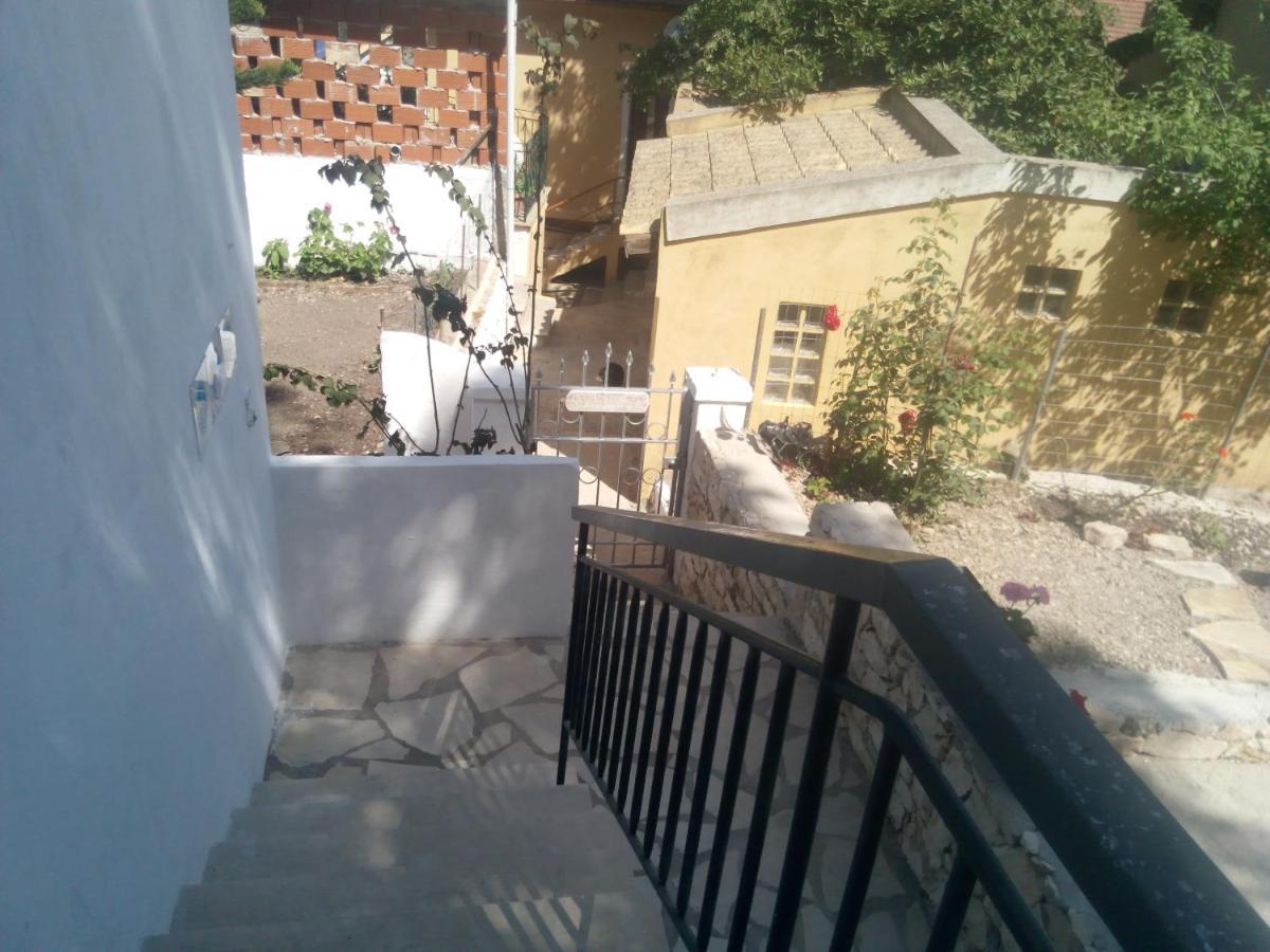 Soustas Apartments Longós Екстериор снимка