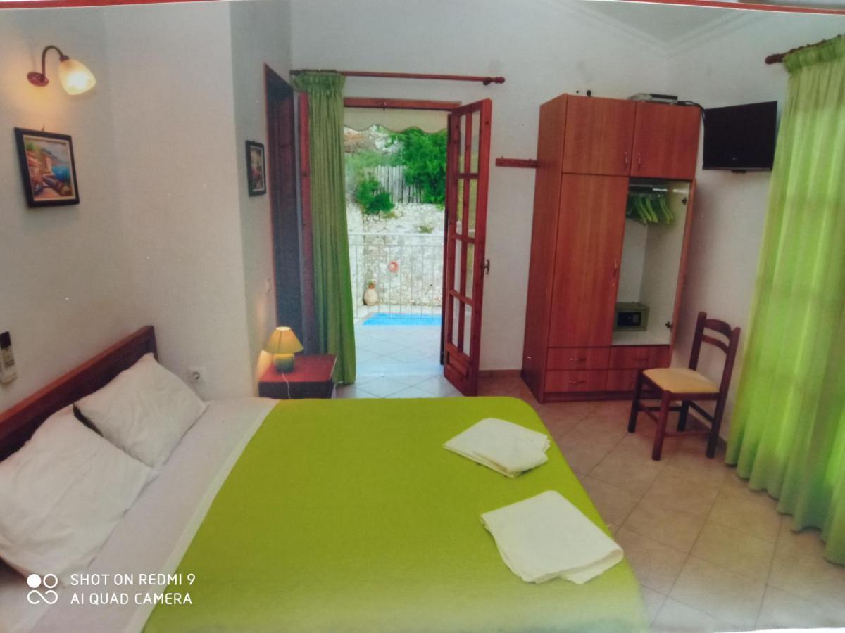 Soustas Apartments Longós Екстериор снимка