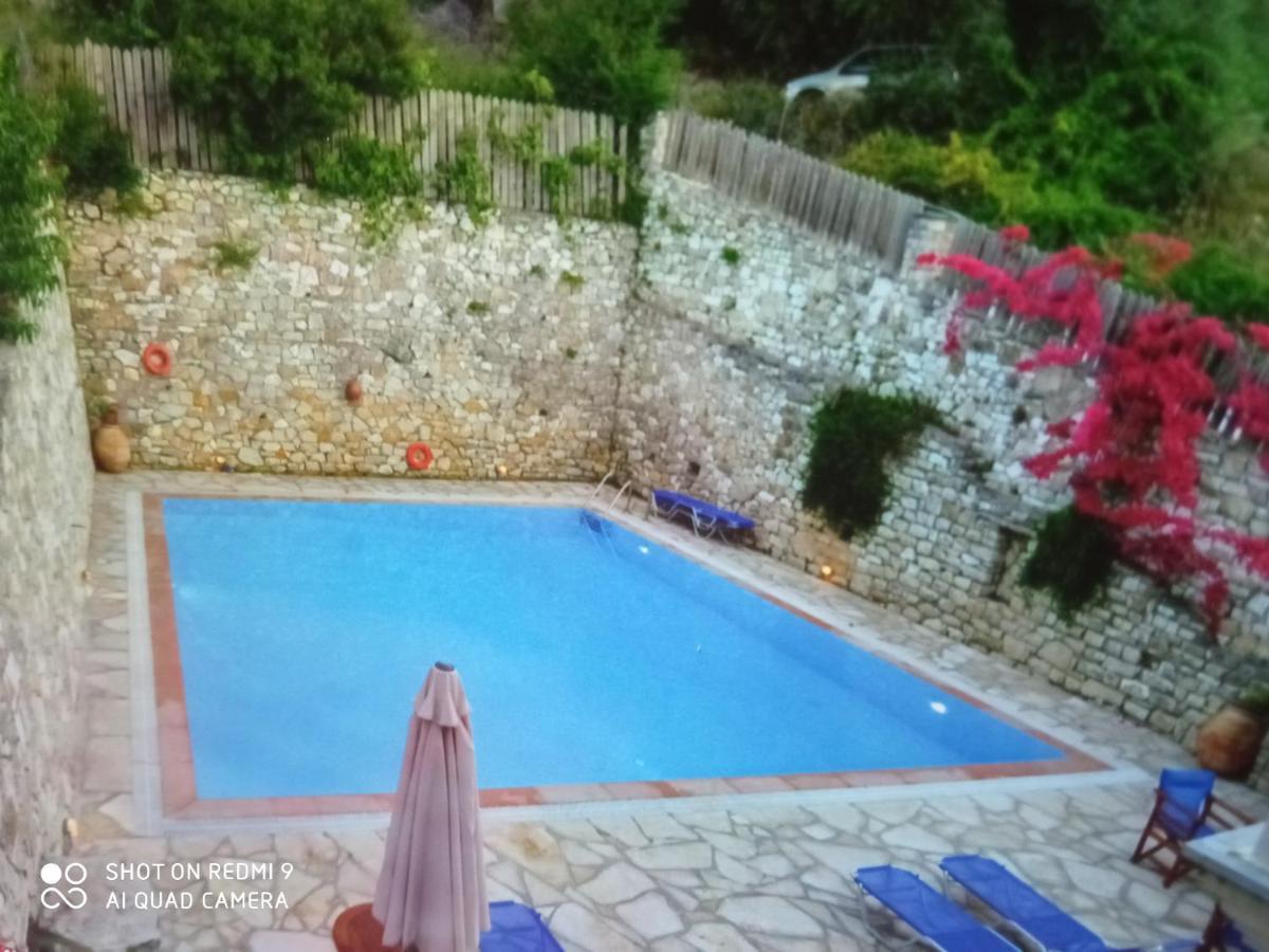 Soustas Apartments Longós Екстериор снимка