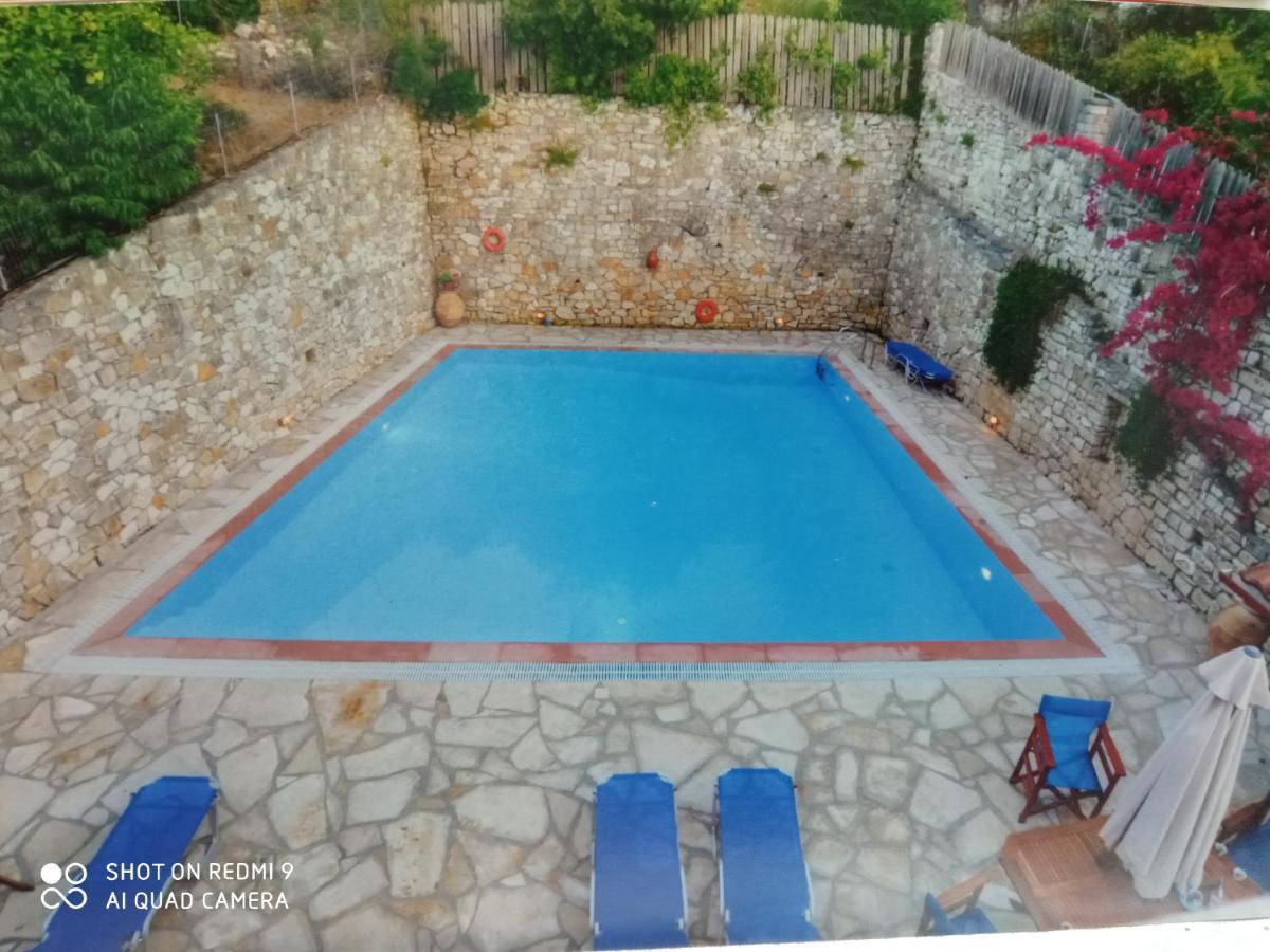 Soustas Apartments Longós Екстериор снимка