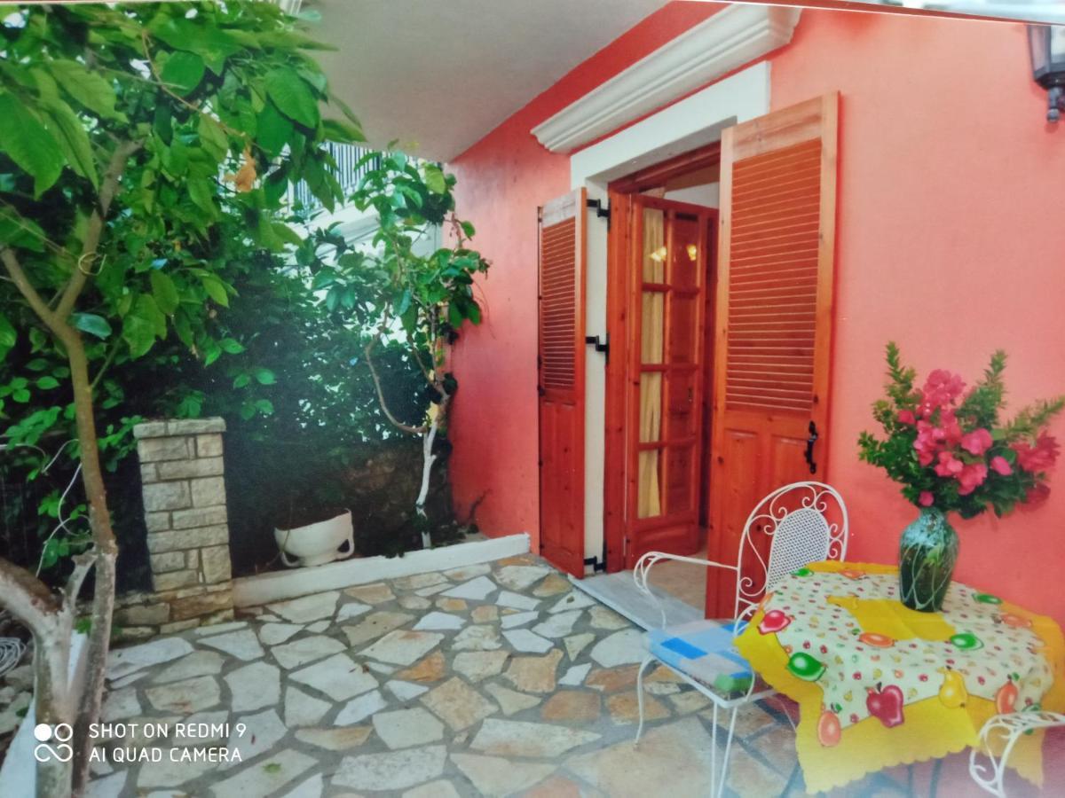 Soustas Apartments Longós Екстериор снимка