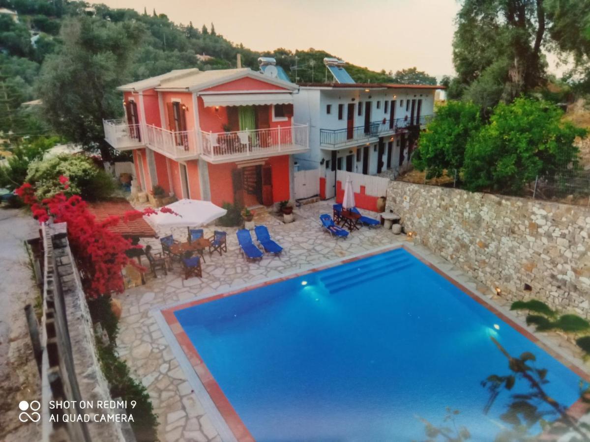 Soustas Apartments Longós Екстериор снимка