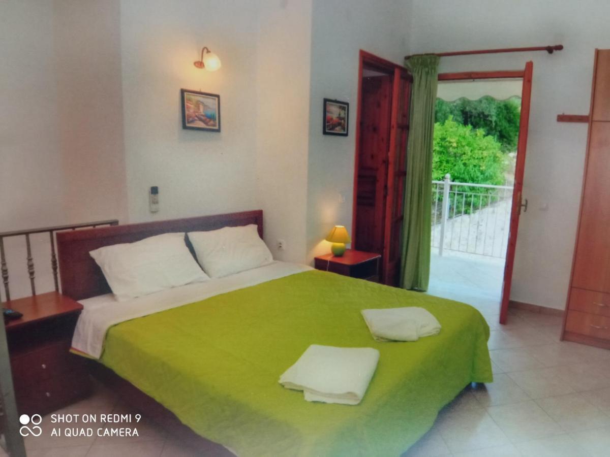 Soustas Apartments Longós Екстериор снимка