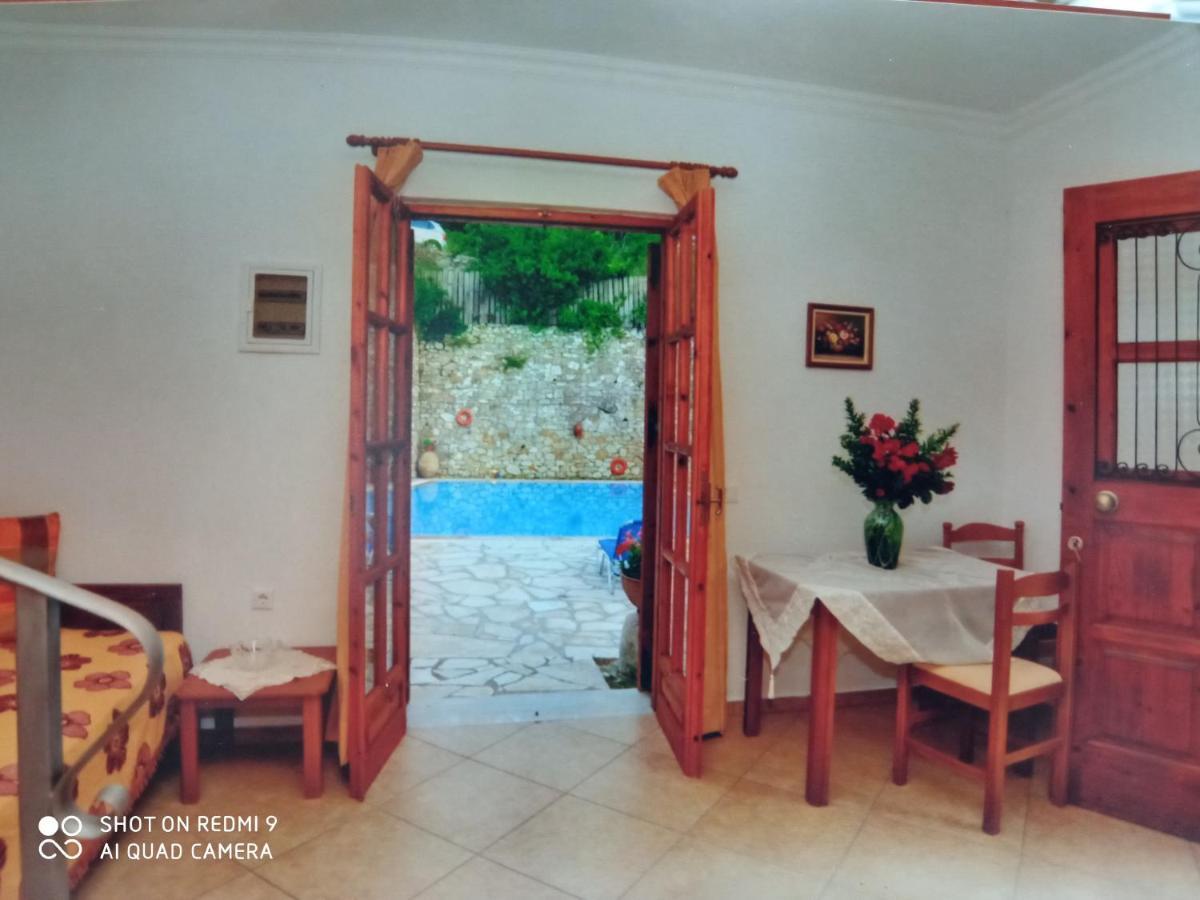 Soustas Apartments Longós Екстериор снимка