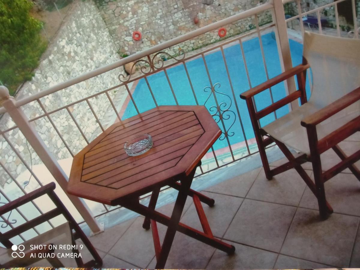 Soustas Apartments Longós Екстериор снимка