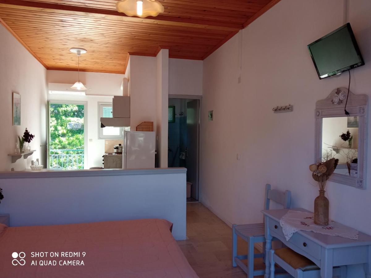 Soustas Apartments Longós Екстериор снимка