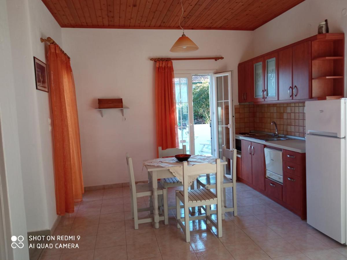 Soustas Apartments Longós Екстериор снимка