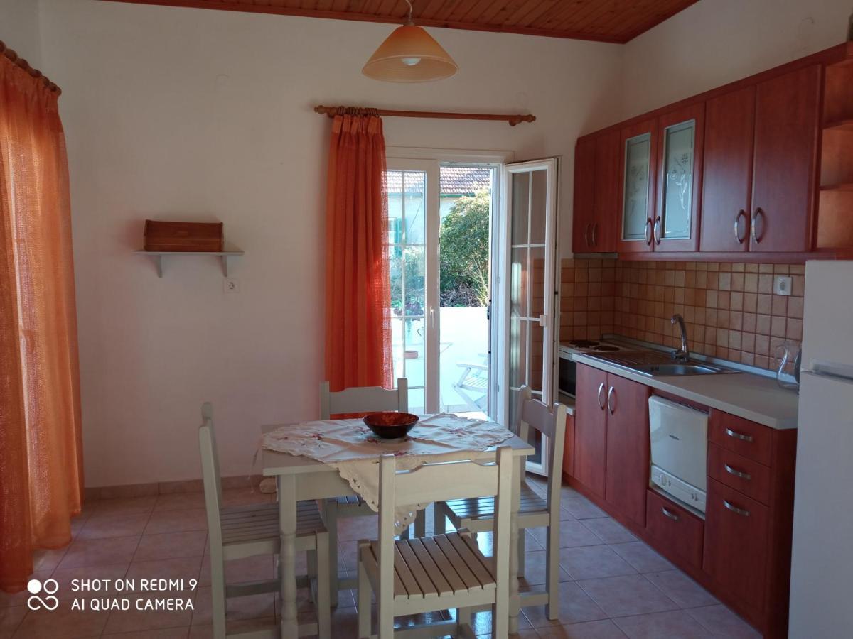 Soustas Apartments Longós Екстериор снимка