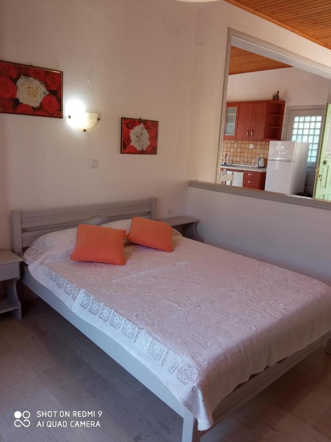 Soustas Apartments Longós Екстериор снимка