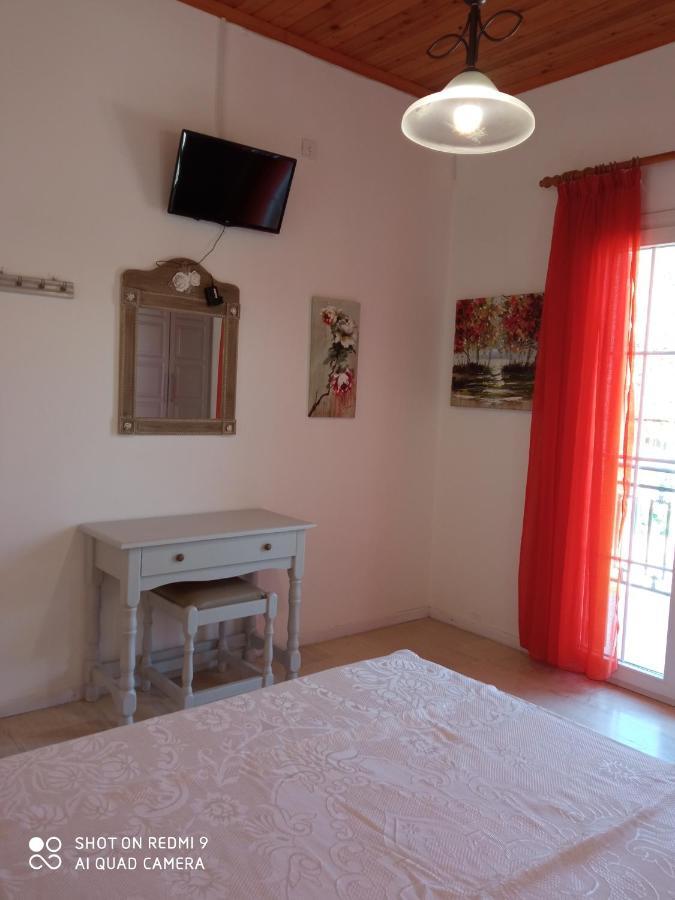 Soustas Apartments Longós Екстериор снимка