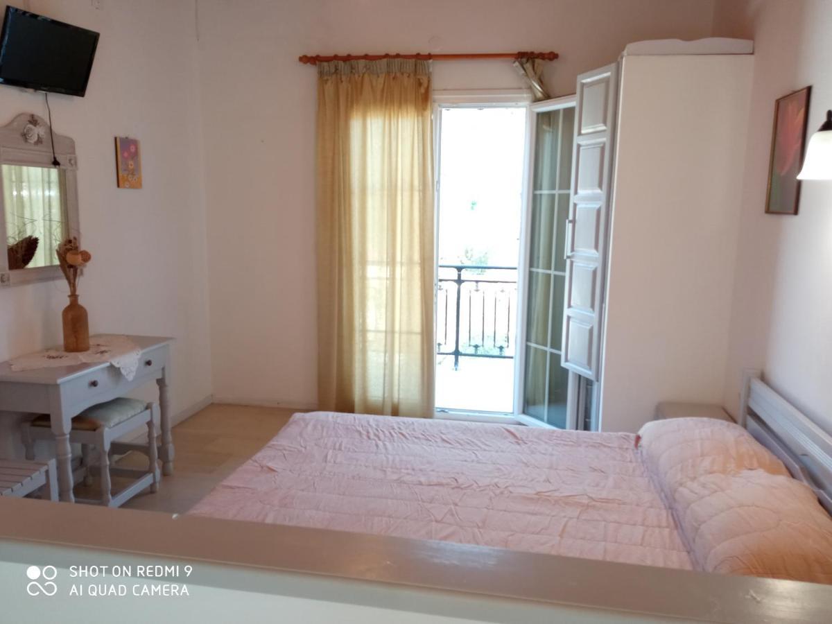 Soustas Apartments Longós Екстериор снимка