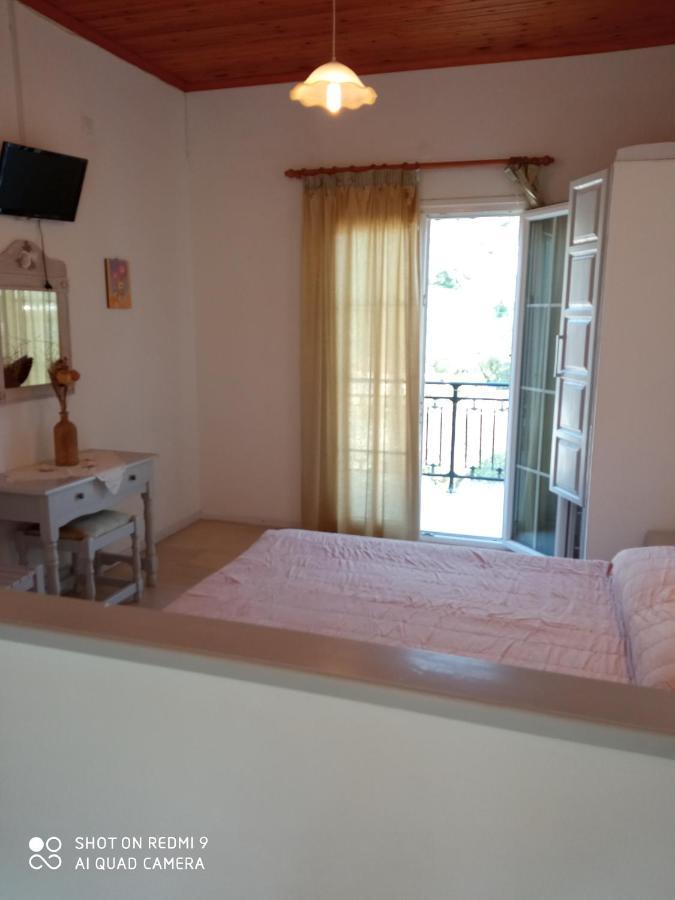 Soustas Apartments Longós Екстериор снимка