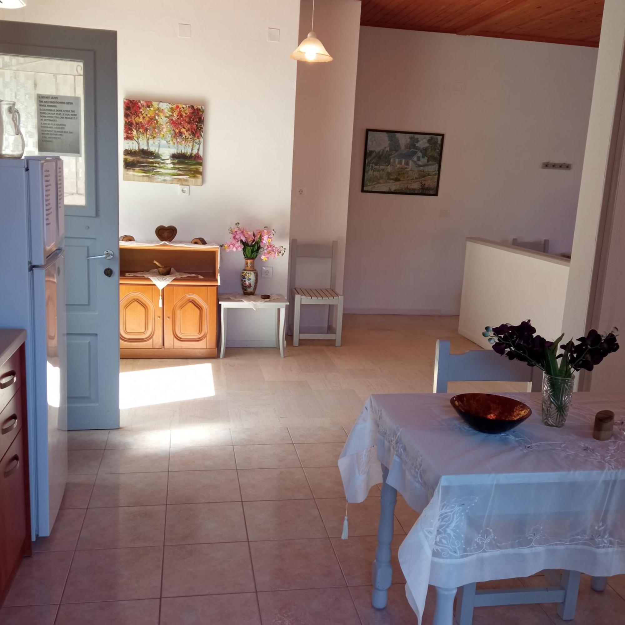 Soustas Apartments Longós Екстериор снимка