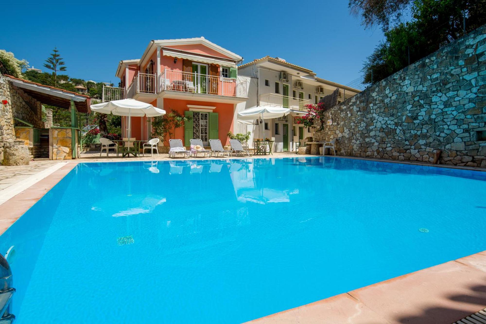 Soustas Apartments Longós Екстериор снимка