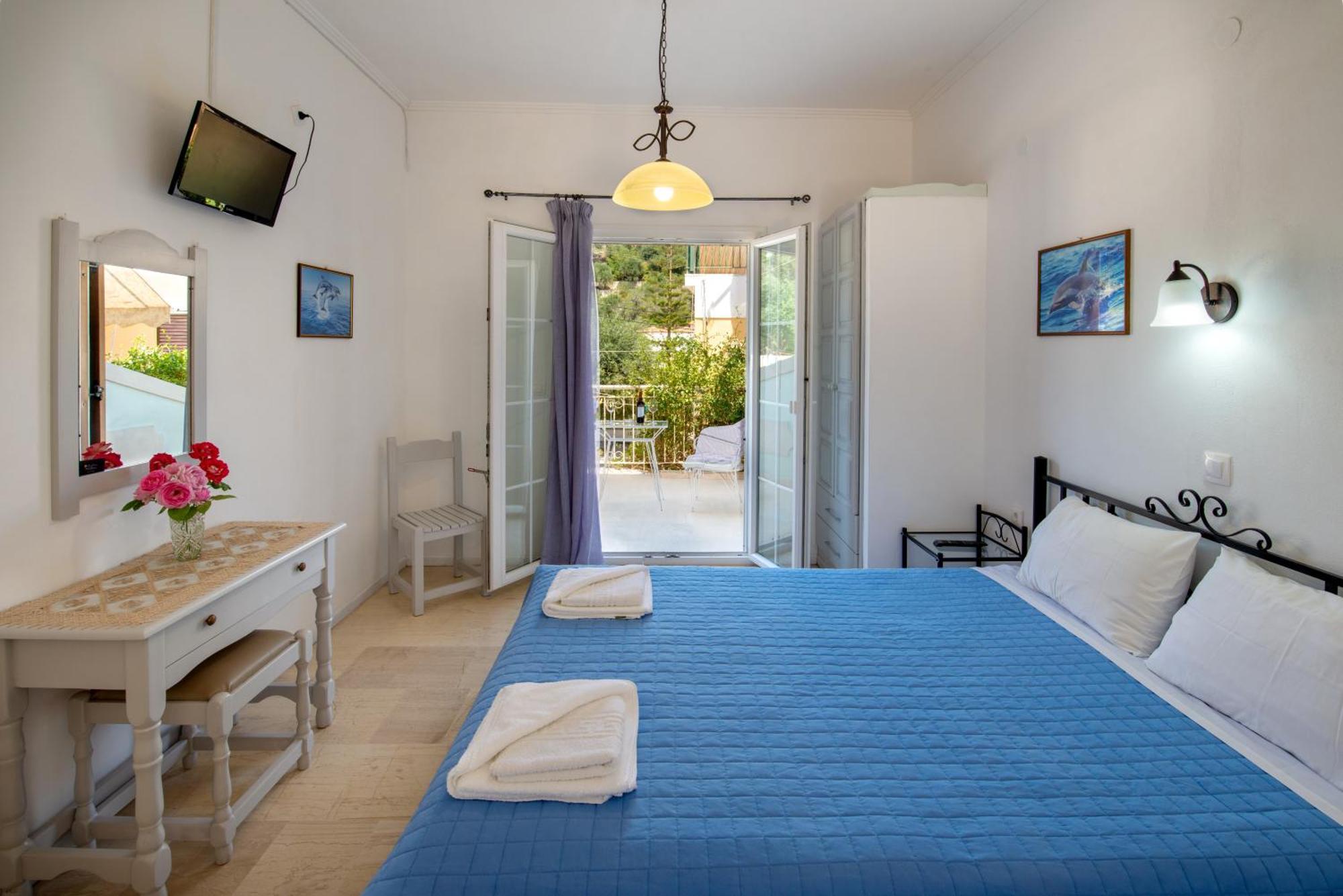 Soustas Apartments Longós Екстериор снимка