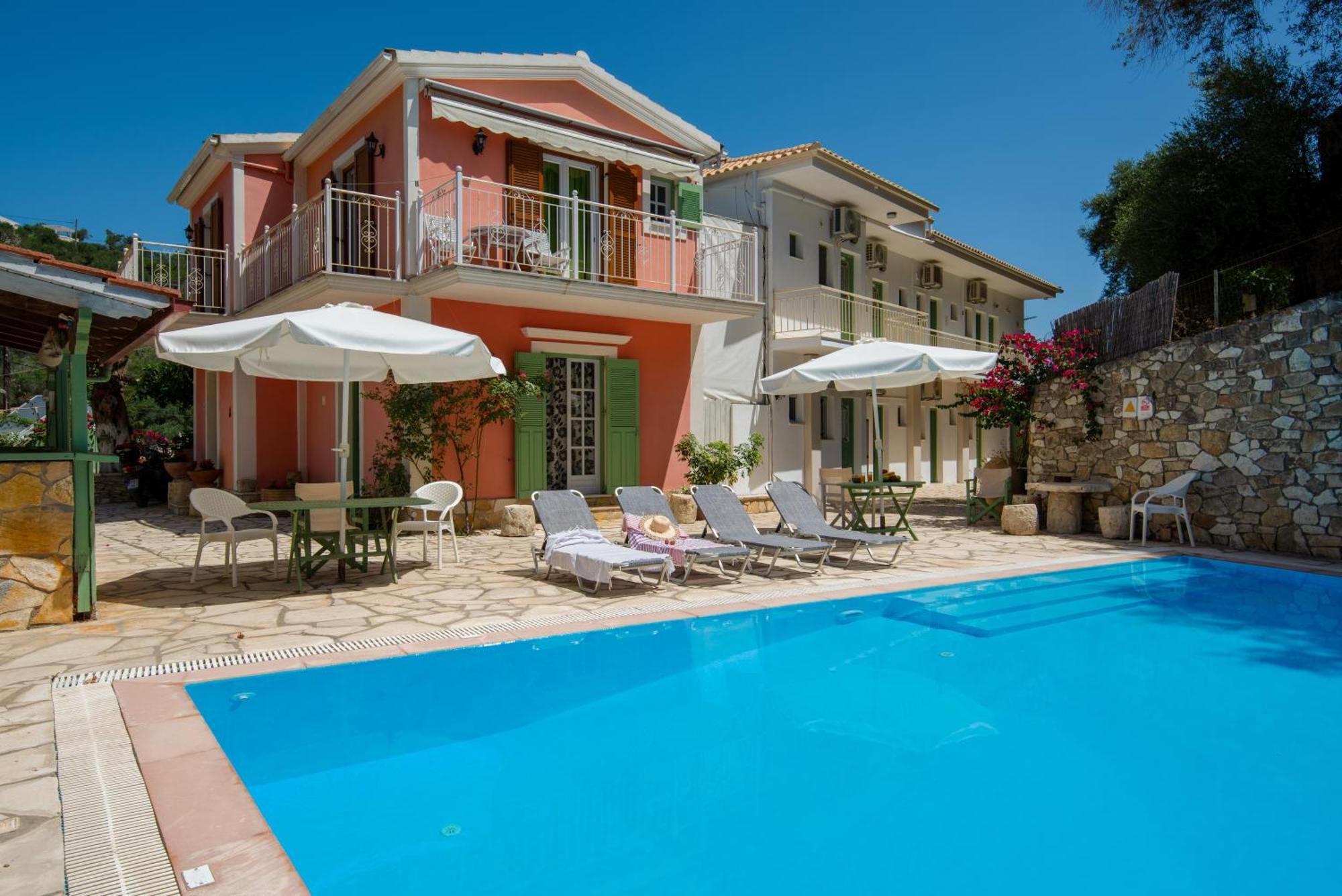 Soustas Apartments Longós Екстериор снимка