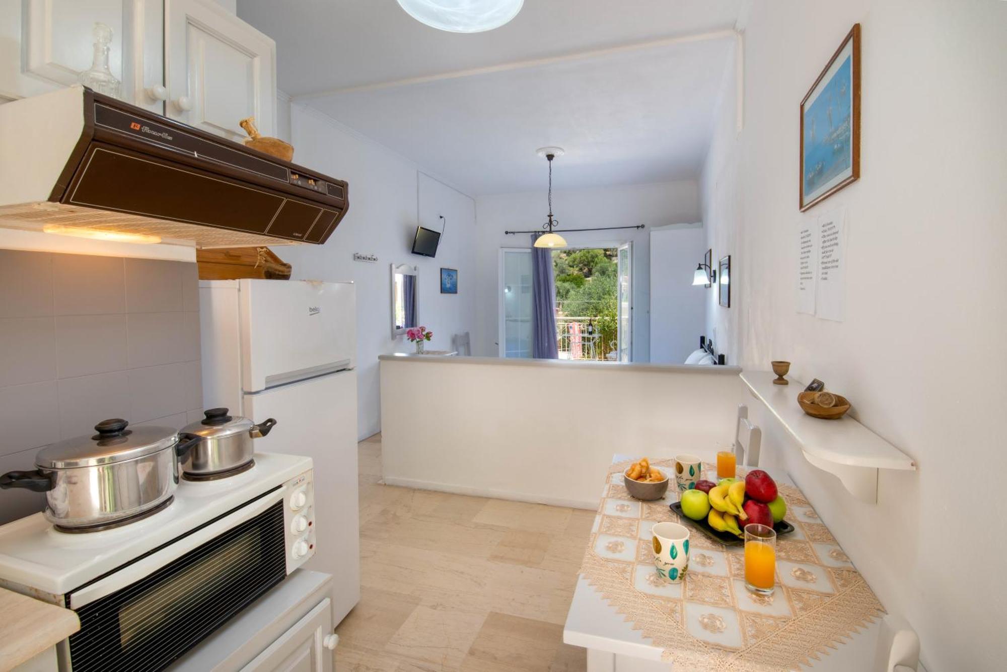 Soustas Apartments Longós Екстериор снимка