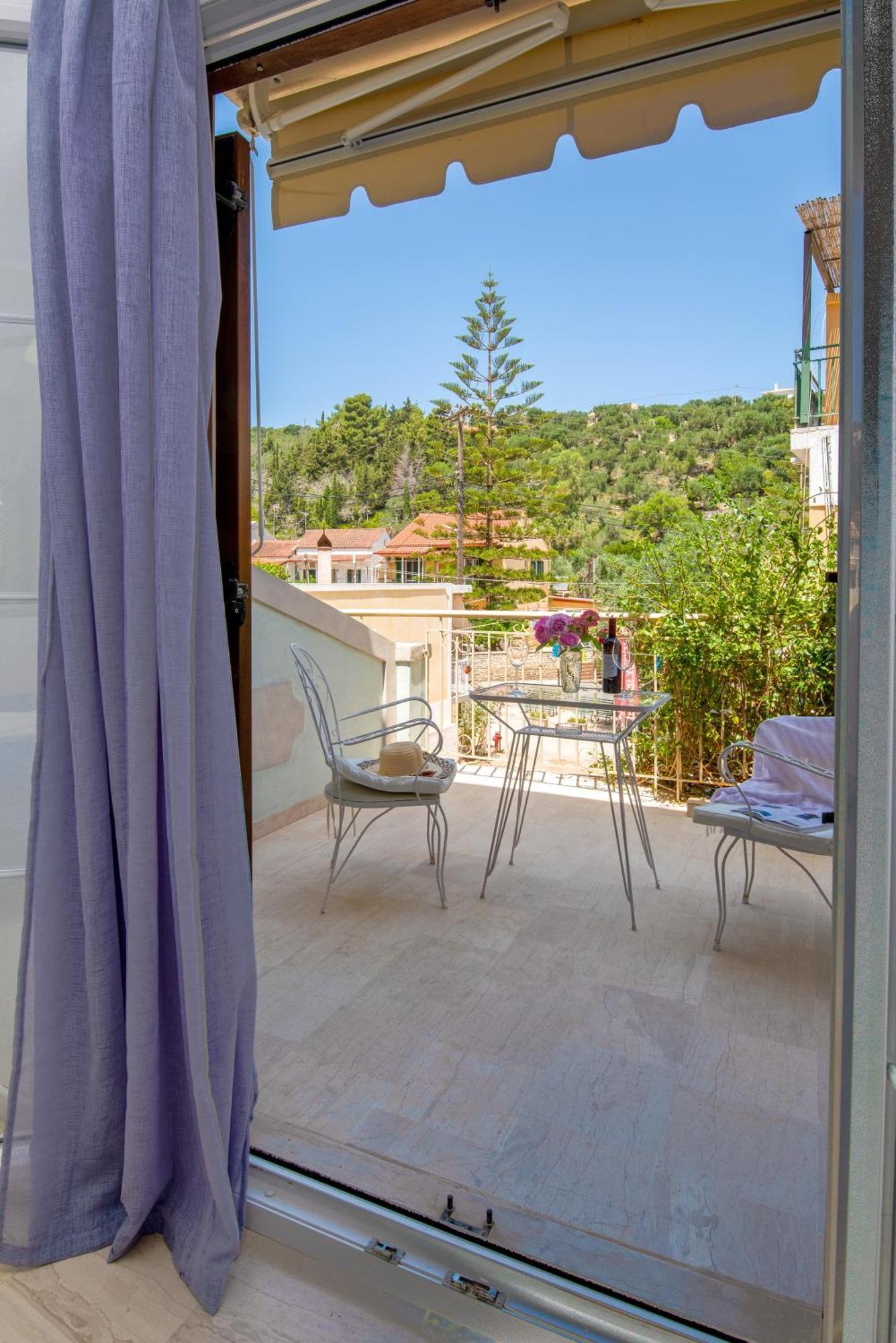 Soustas Apartments Longós Екстериор снимка