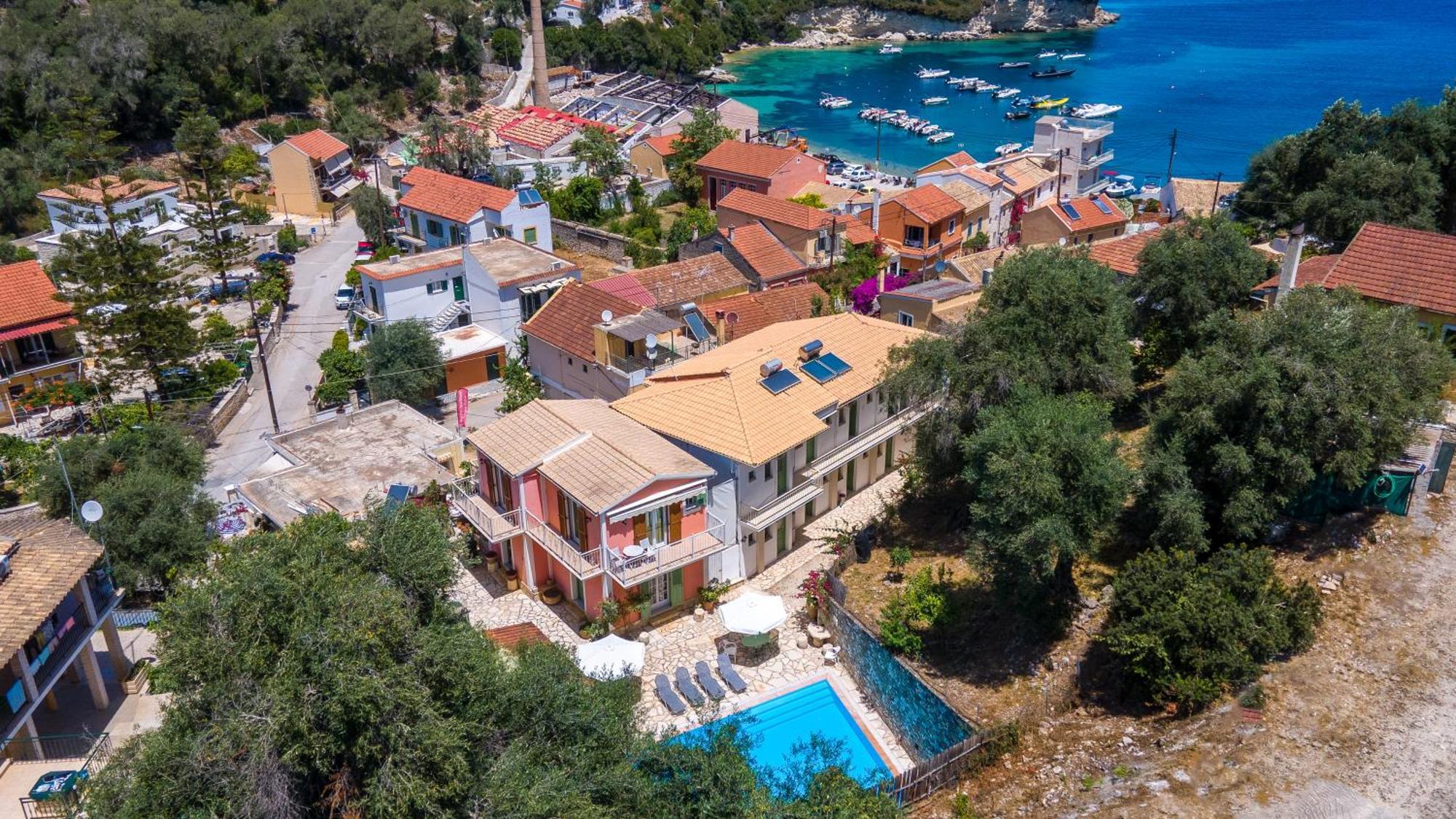 Soustas Apartments Longós Екстериор снимка