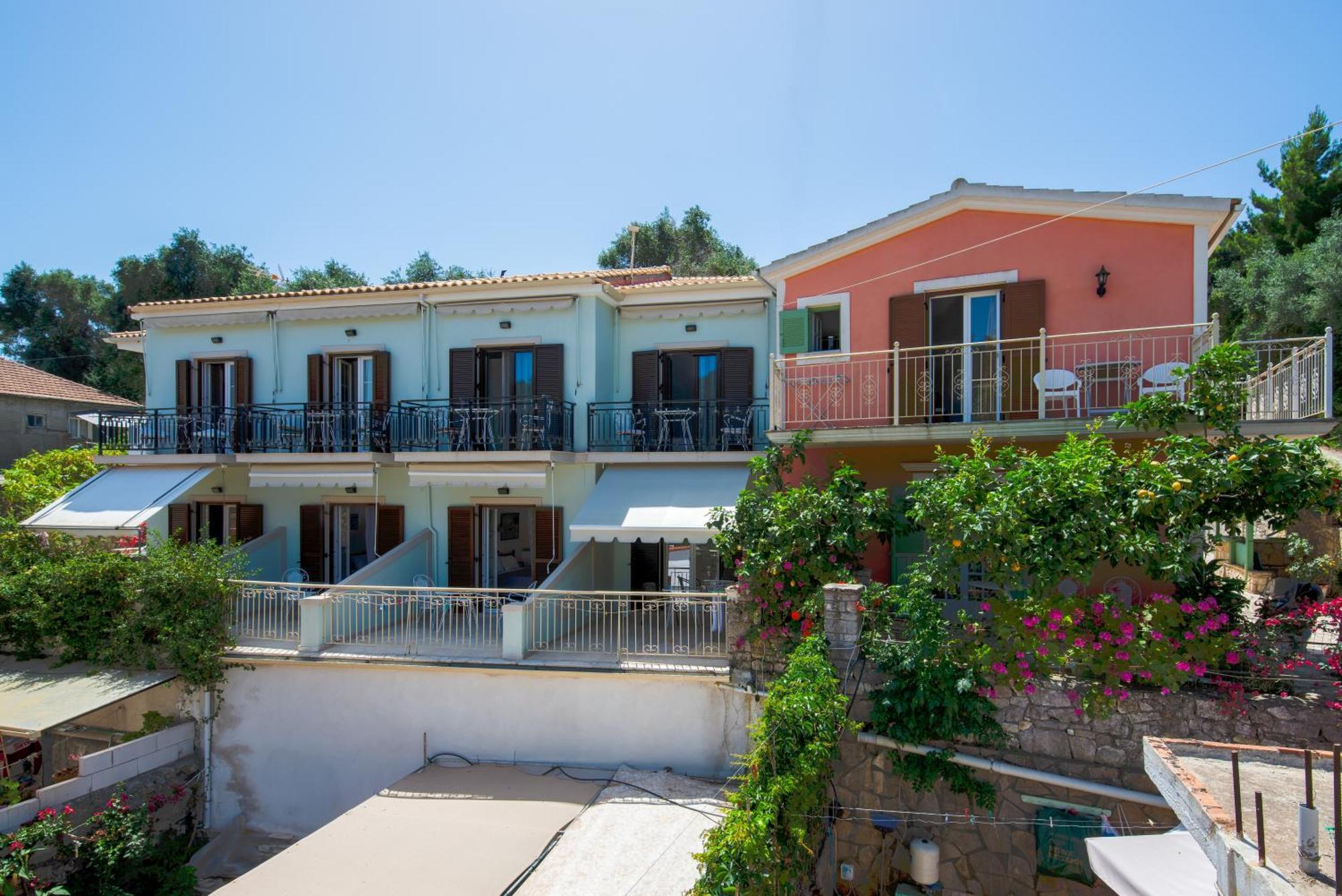 Soustas Apartments Longós Екстериор снимка