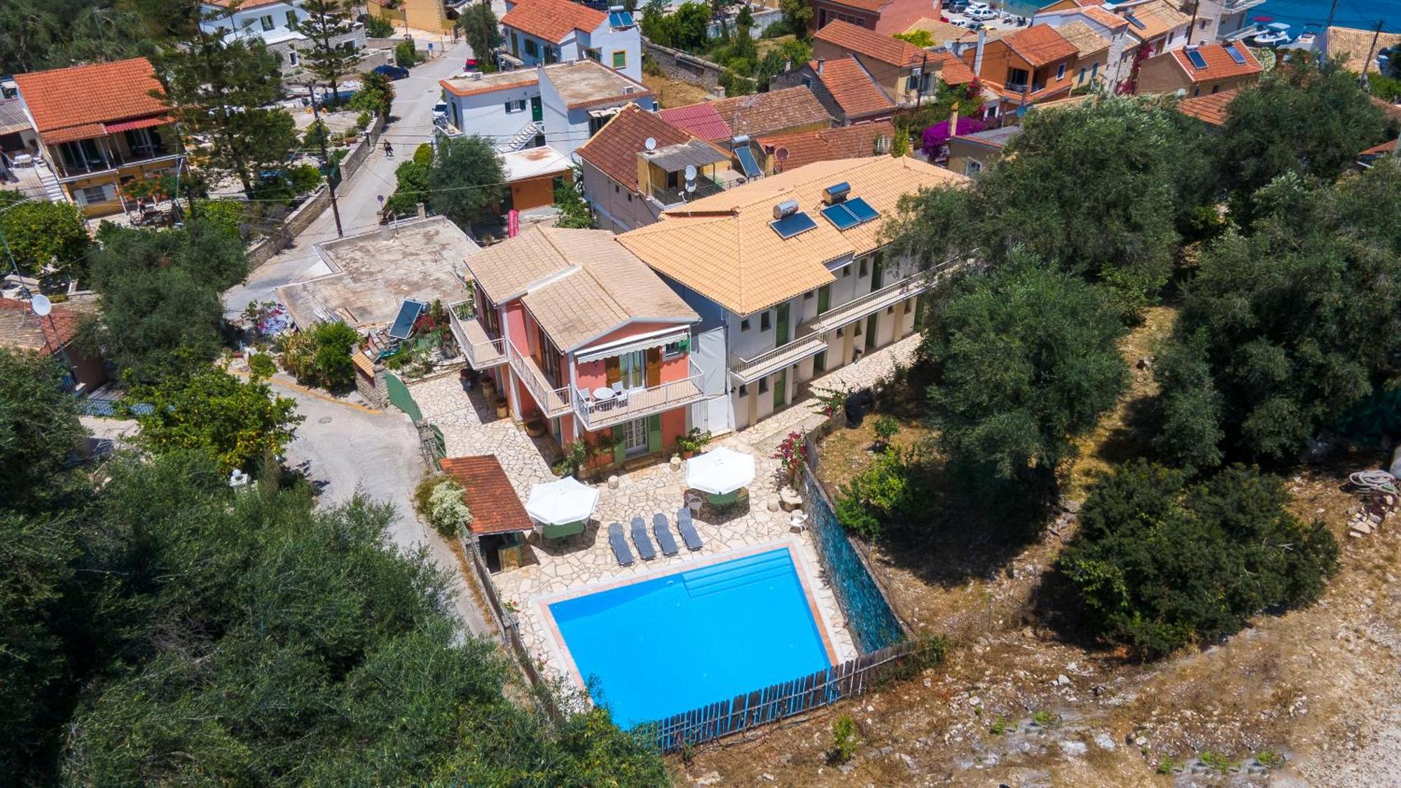 Soustas Apartments Longós Екстериор снимка